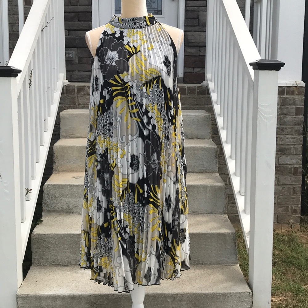 Size Large Forever 21 Sleeveless Shift Dress